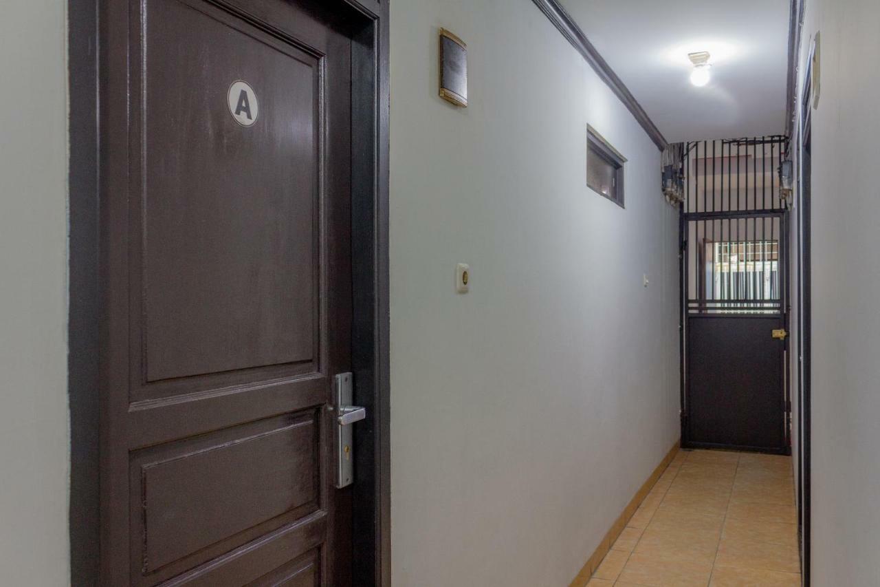 Oyo 649 K68 Residence Джакарта Екстер'єр фото